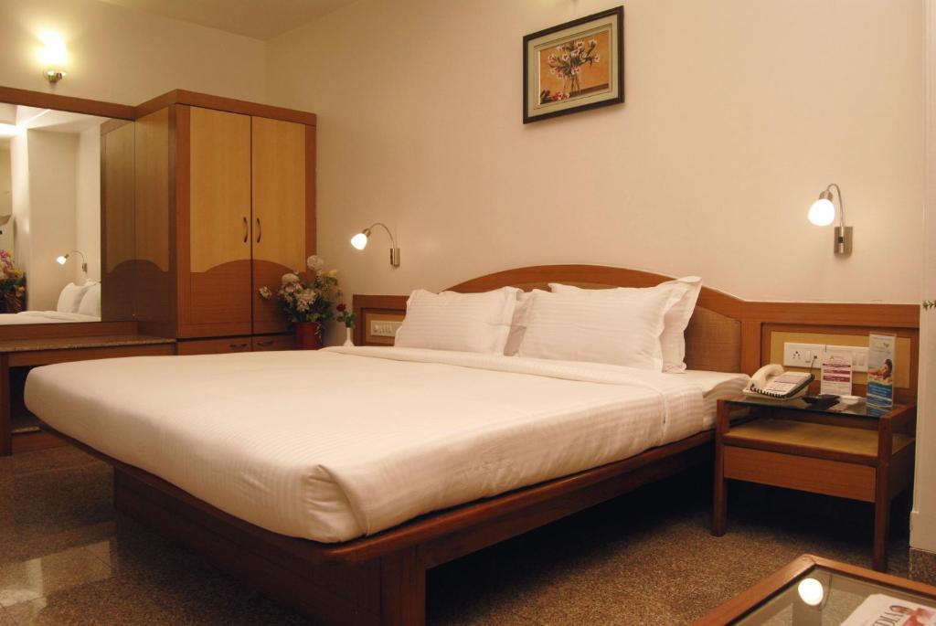 The Ambience Hotel Pune Quarto foto