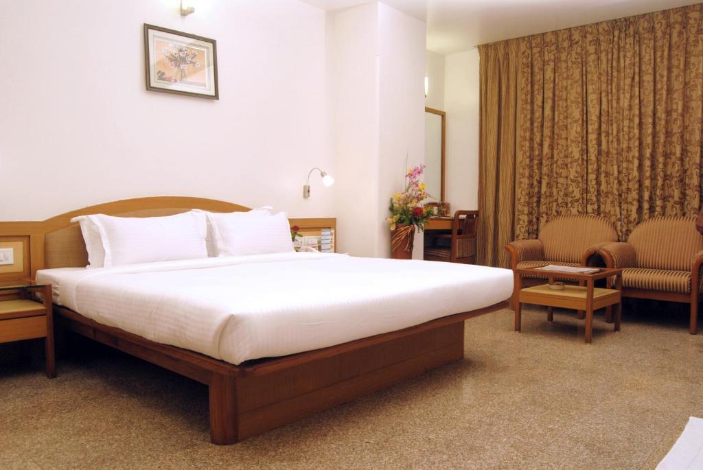 The Ambience Hotel Pune Quarto foto
